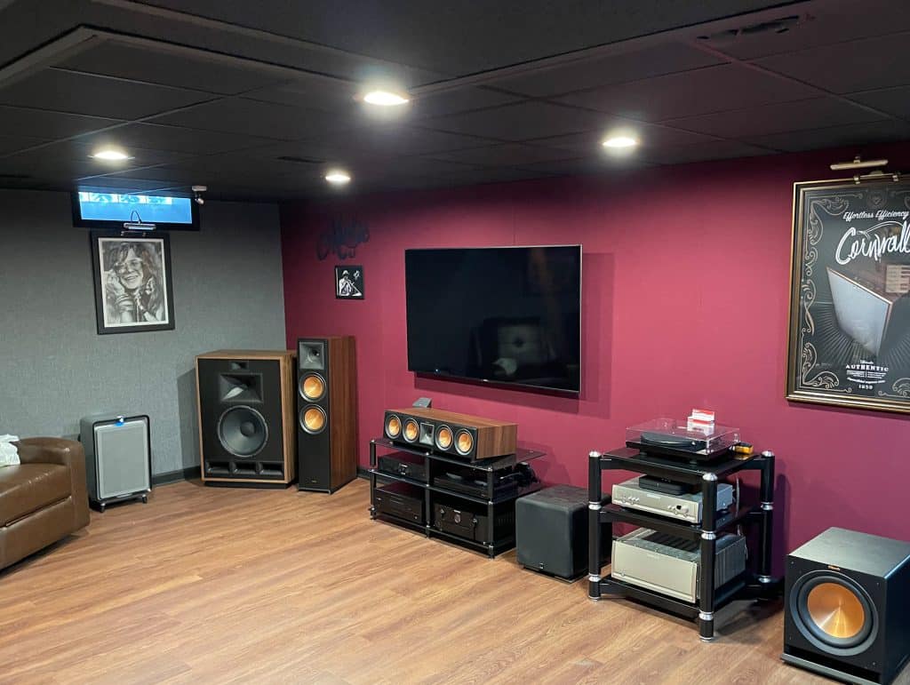 A Living Room Filled With Furniture And A Flat Screen Tv